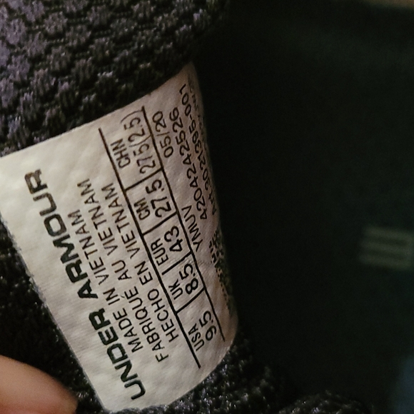 UNDER ARMOUR SHOES - Picture 3 of 5